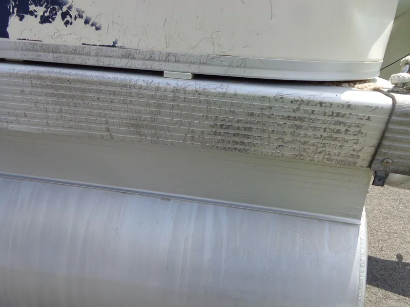 Slide: The Image of Triton Summit Pontoon 200 Gold 2006 - 45