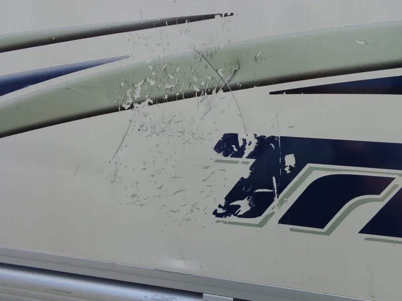 Slide: The Image of Triton Summit Pontoon 200 Gold 2006 - 46