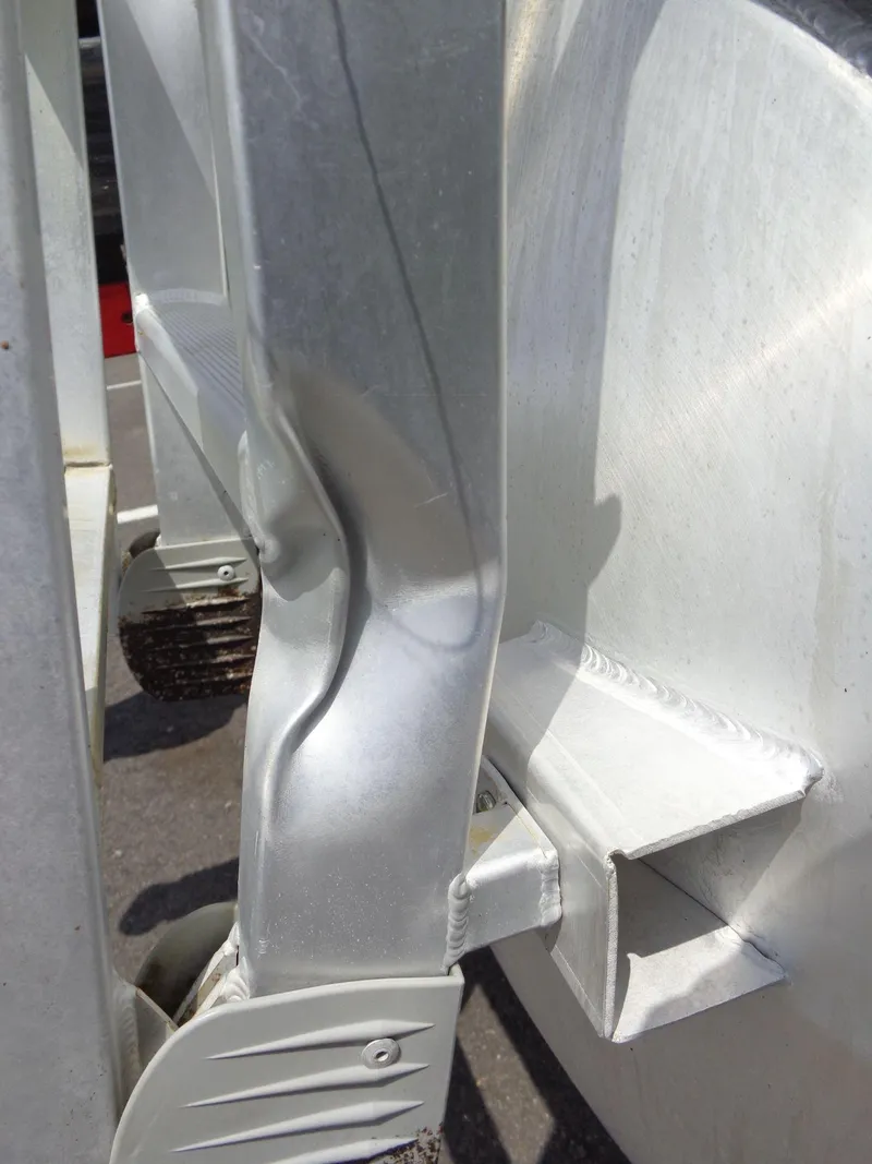 Slide: The Image of Triton Summit Pontoon 200 Gold 2006 - 48