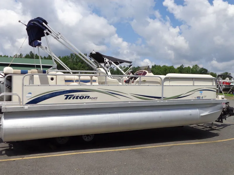 Slide: The Image of Triton Summit Pontoon 200 Gold 2006 - 5