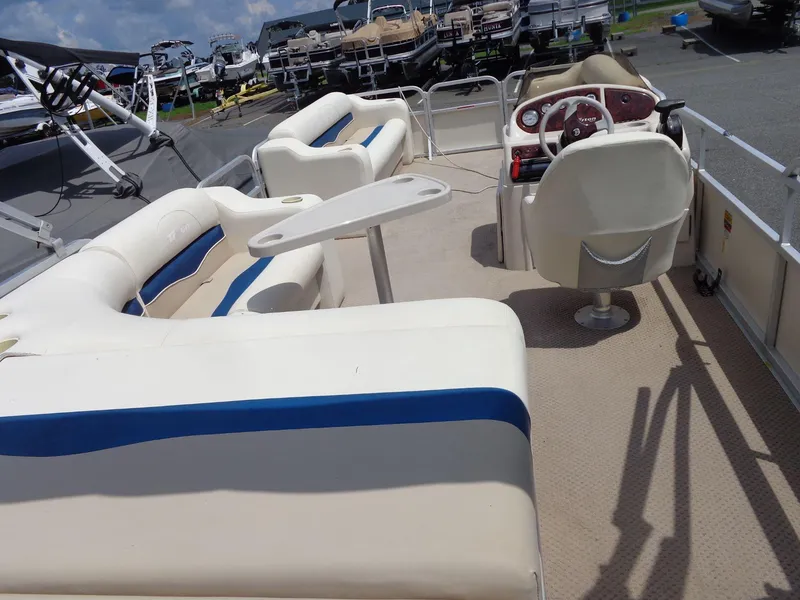 Slide: The Image of Triton Summit Pontoon 200 Gold 2006 - 6