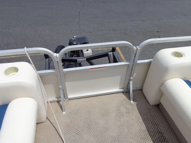 Slide: The Image of Triton Summit Pontoon 200 Gold 2006 - 9