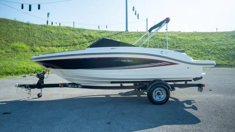 Slide: The Image of Sea Ray 190 SPX 4.3 2015 - 10