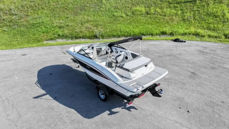 Slide: The Image of Sea Ray 190 SPX 4.3 2015 - 12