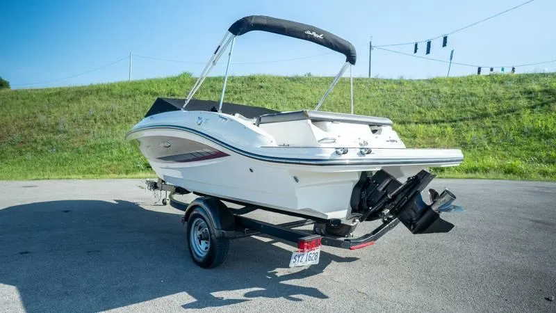 Slide: The Image of Sea Ray 190 SPX 4.3 2015 - 18