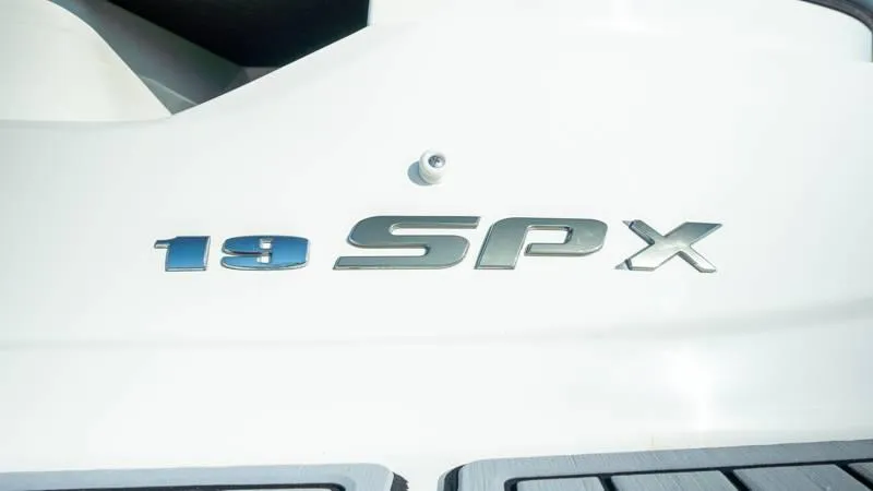 Slide: The Image of Sea Ray 190 SPX 4.3 2015 - 21