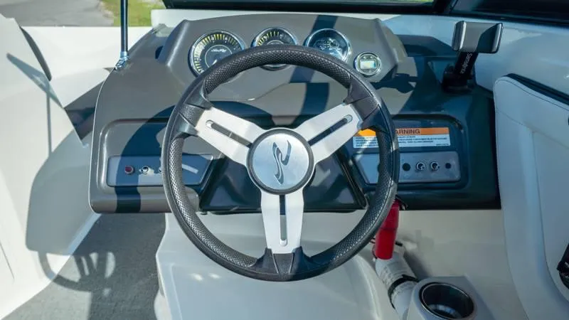 Slide: The Image of Sea Ray 190 SPX 4.3 2015 - 30