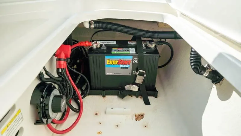 Slide: The Image of Sea Ray 190 SPX 4.3 2015 - 32