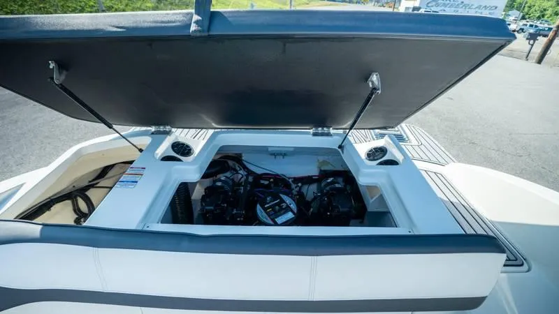 Slide: The Image of Sea Ray 190 SPX 4.3 2015 - 33