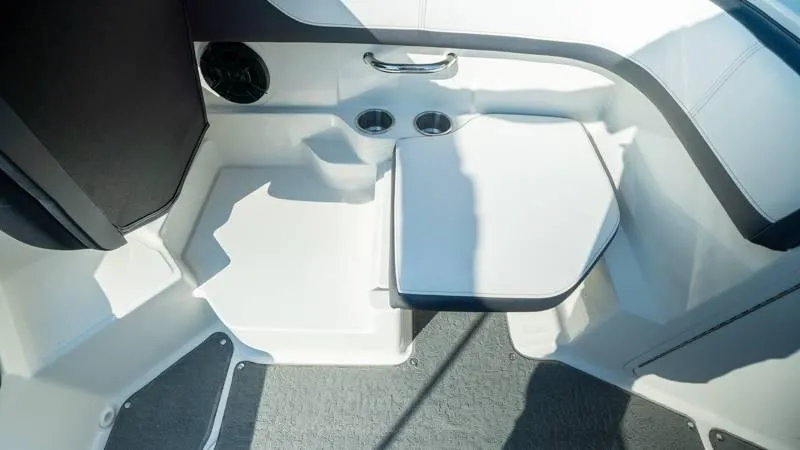 Slide: The Image of Sea Ray 190 SPX 4.3 2015 - 35