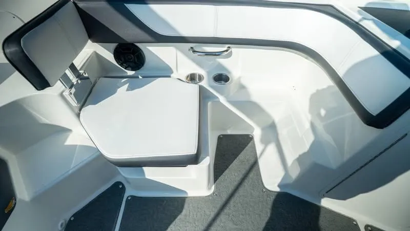 Slide: The Image of Sea Ray 190 SPX 4.3 2015 - 36