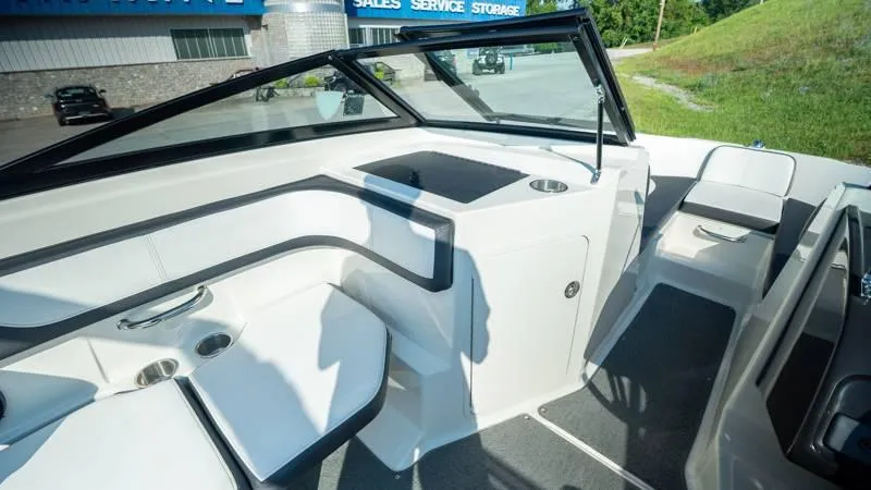 Slide: The Image of Sea Ray 190 SPX 4.3 2015 - 37