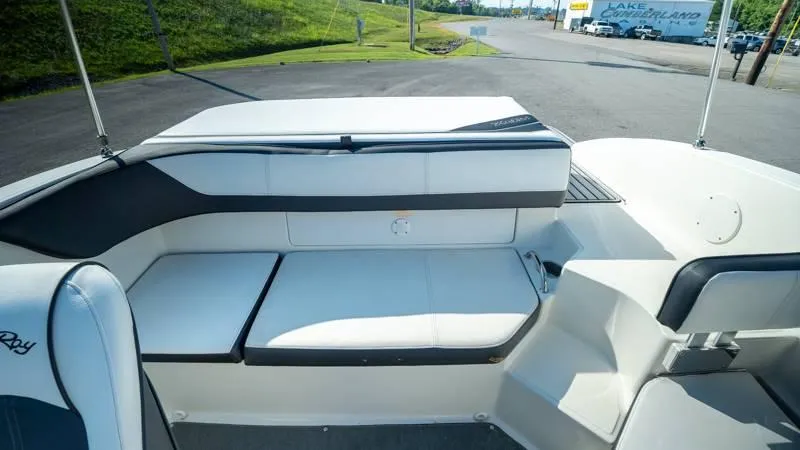 Slide: The Image of Sea Ray 190 SPX 4.3 2015 - 40