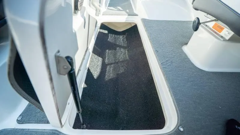 Slide: The Image of Sea Ray 190 SPX 4.3 2015 - 45