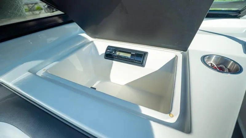 Slide: The Image of Sea Ray 190 SPX 4.3 2015 - 48