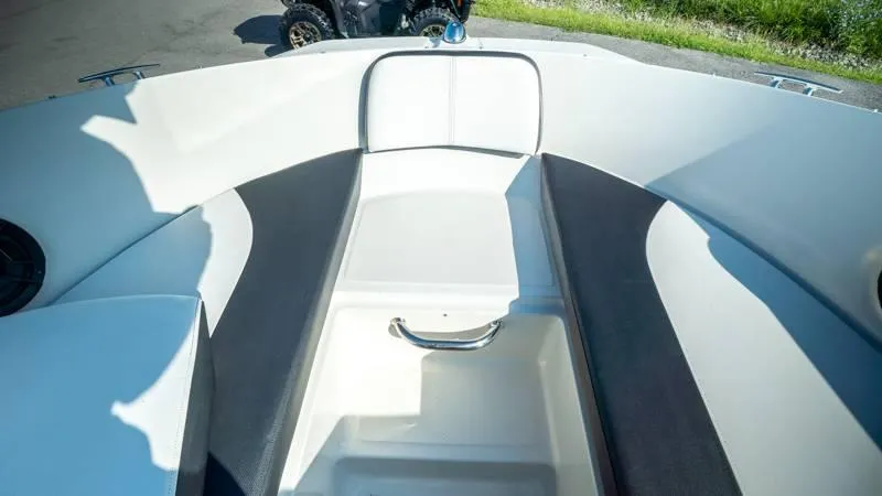 Slide: The Image of Sea Ray 190 SPX 4.3 2015 - 56