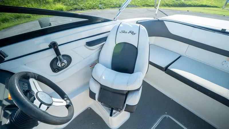 Slide: The Image of Sea Ray 190 SPX 4.3 2015 - 63