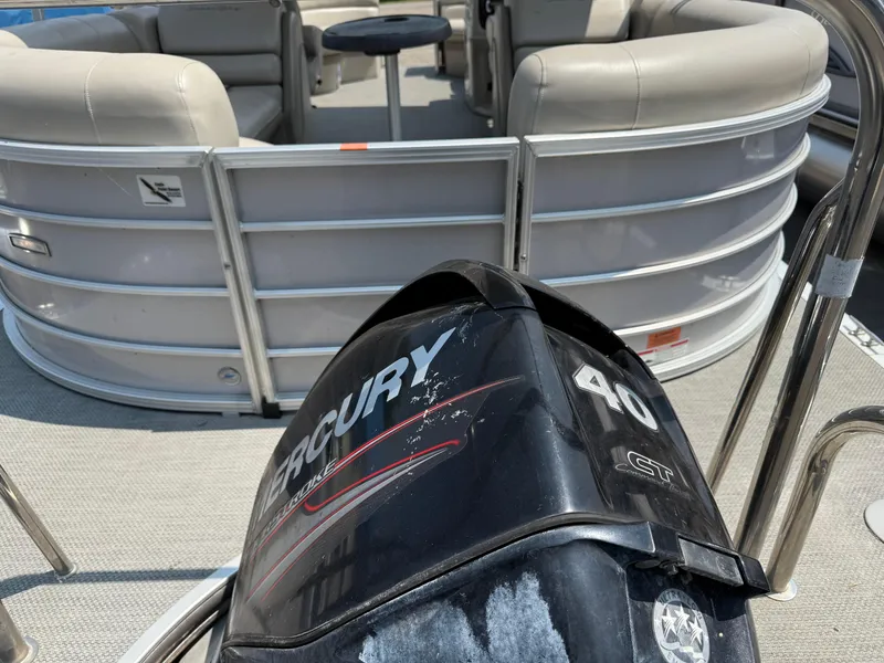 Slide: The Image of 2016 South Bay 521RS pontoon boat with Mercury 40 CT outboard motor. - 4