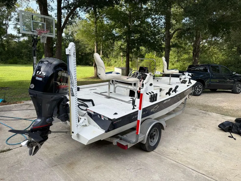 Slide: The Image of G3 18 Bay DLX 2018 - 3