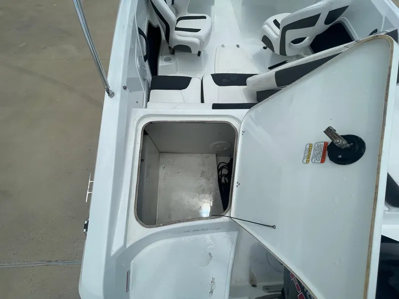 Slide: The Image of Tahoe 450 TS 2018 - 11