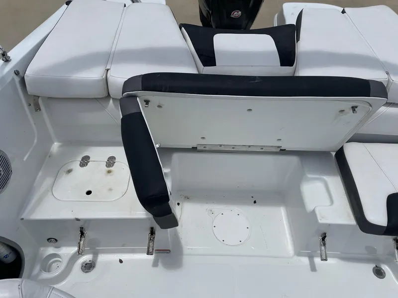 Slide: The Image of Tahoe 450 TS 2018 - 16