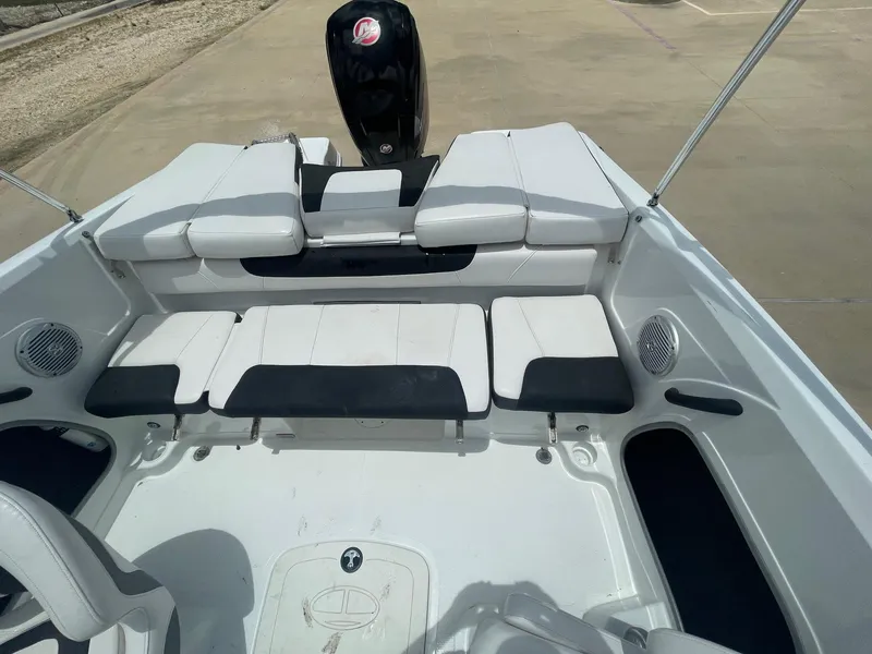 Slide: The Image of Tahoe 450 TS 2018 - 17