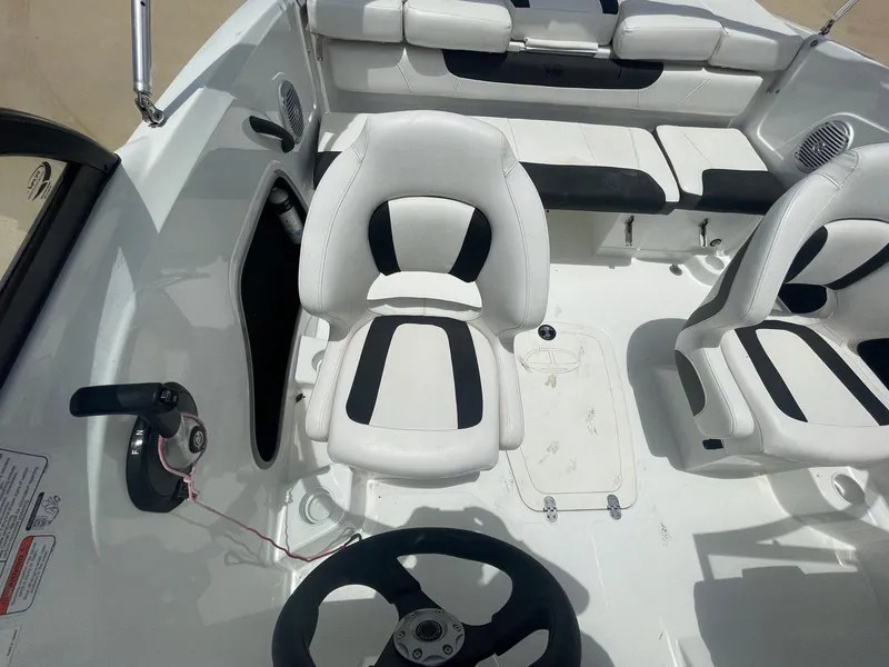 Slide: The Image of Tahoe 450 TS 2018 - 21