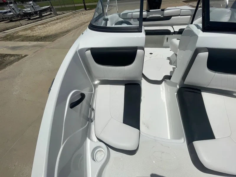 Slide: The Image of Tahoe 450 TS 2018 - 32