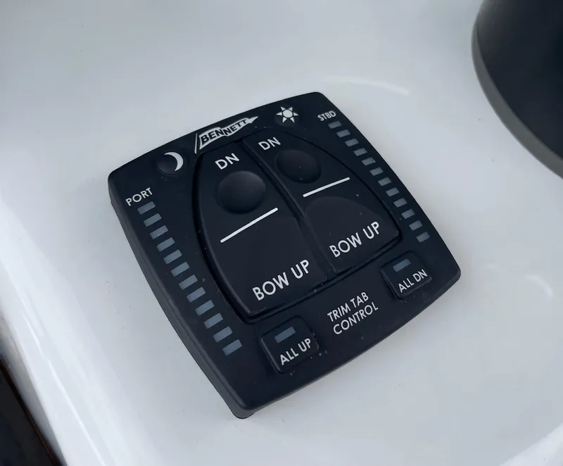 Slide: The Image of Bennett trim tab control panel on 2024 Sea Hunt Ultra 305 SE boat. - 47