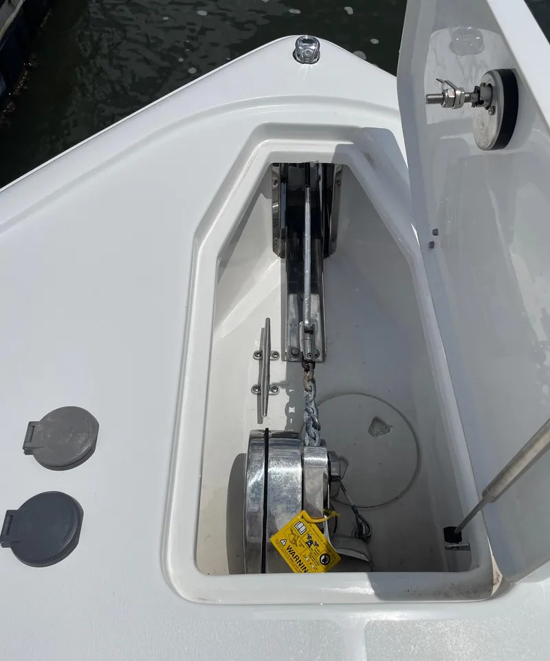 Slide: The Image of Sea Hunt Ultra 305 SE 2024 - 50