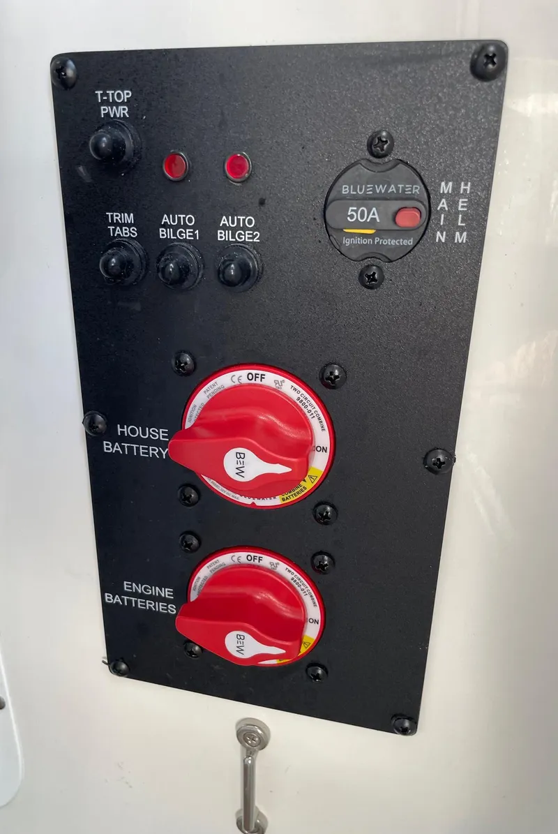 Slide: The Image of Sea Hunt Ultra 305 SE 2024 - 51