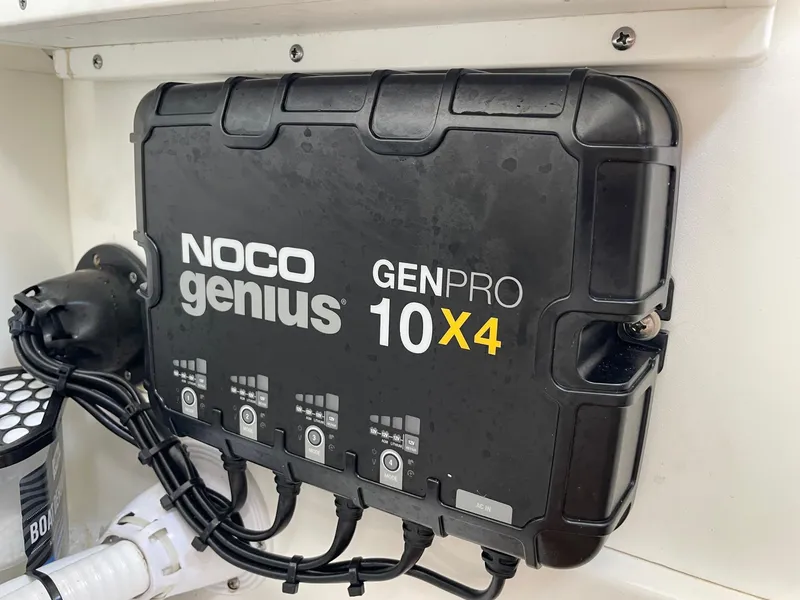 Slide: The Image of Sea Hunt Ultra 305 SE 2024 - 52