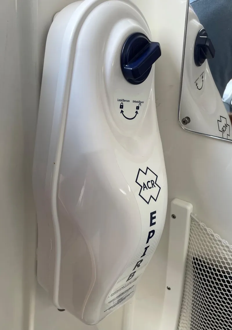 Slide: The Image of Sea Hunt Ultra 305 SE 2024 - 53