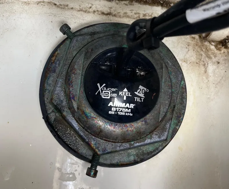 Slide: The Image of Sea Hunt Ultra 305 SE 2024 - 54