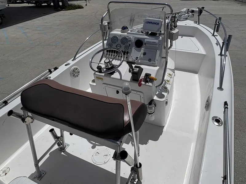 Slide: The Image of Sea Pro 190 Center Console 2003 - 8