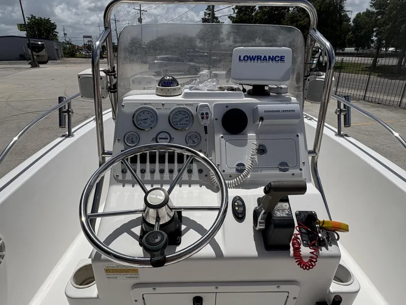 Slide: The Image of Sea Pro 190 Center Console 2003 - 9
