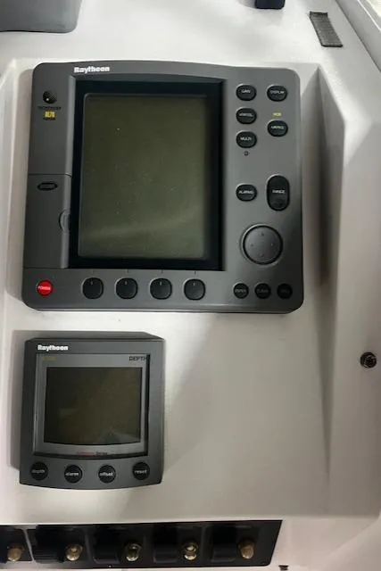 Slide: The Image of Raytheon navigation equipment on 1999 Mainship Pilot 30 Softtop Cruiser dashboard. - 11