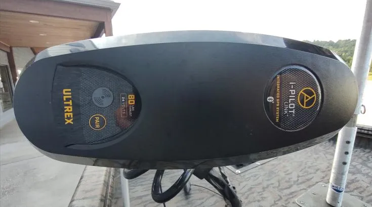 Slide: The Image of Trolling motor head with Ultrex and i-Pilot Link features on a 2023 Xpress XP180. - 5