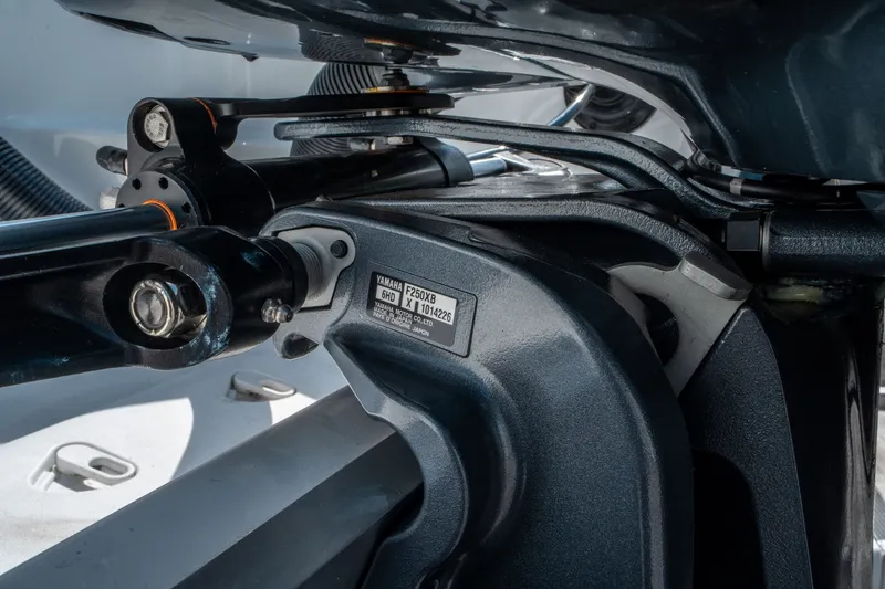 Slide: The Image of Hurricane SunDeck 2400 OB 2026 - 31