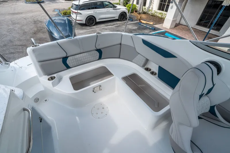 Slide: The Image of Hurricane SunDeck 2400 OB 2026 - 16