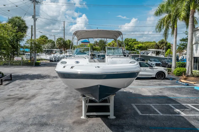 Slide: The Image of Hurricane SunDeck 2400 OB 2026 - 7