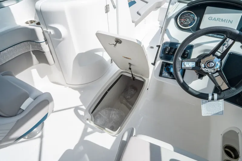 Slide: The Image of Hurricane SunDeck 2400 OB 2026 - 22