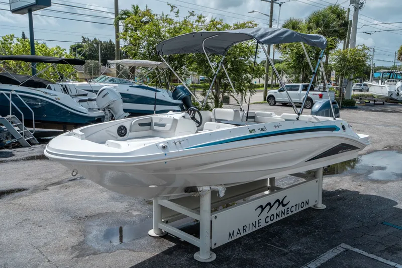 Slide: The Image of Hurricane SunDeck Sport 185 OB 2026 - 6