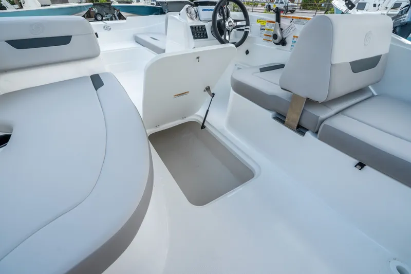 Slide: The Image of Hurricane SunDeck Sport 185 OB 2026 - 20