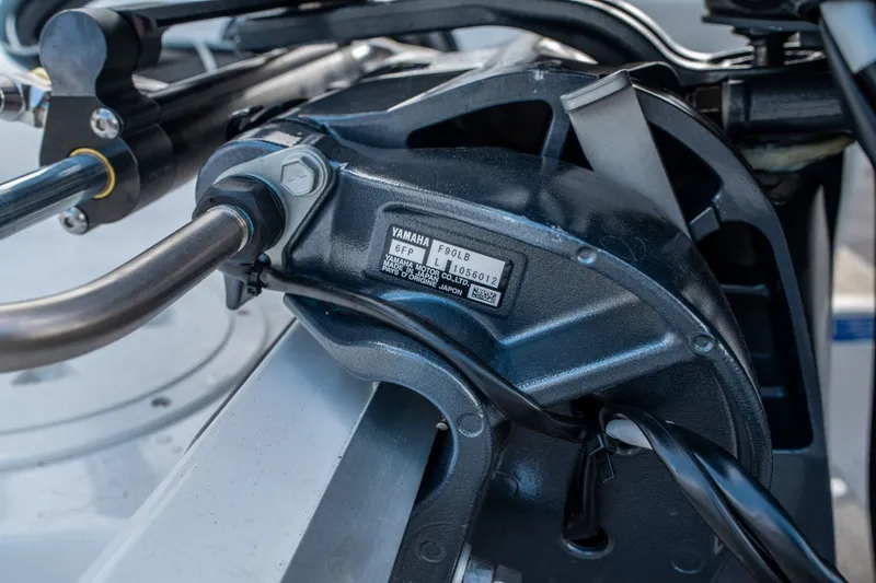 Slide: The Image of Hurricane SunDeck Sport 185 OB 2026 - 24