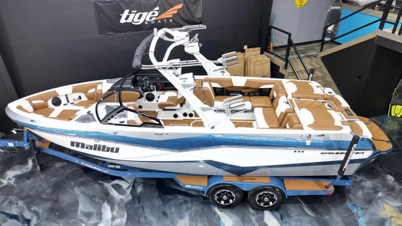 Slide: The Image of 2022 Malibu Wakesetter 25 LSV boat on display, featuring sleek design and luxurious seating. - 8