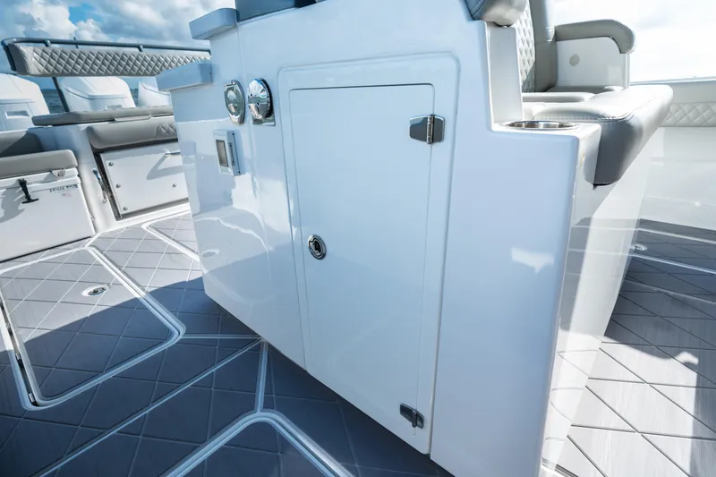 Slide: The Image of HCB 42 Lujo 2023 - 141