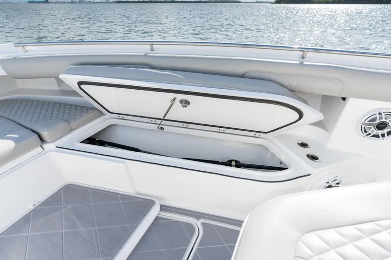 Slide: The Image of HCB 42 Lujo 2023 - 181