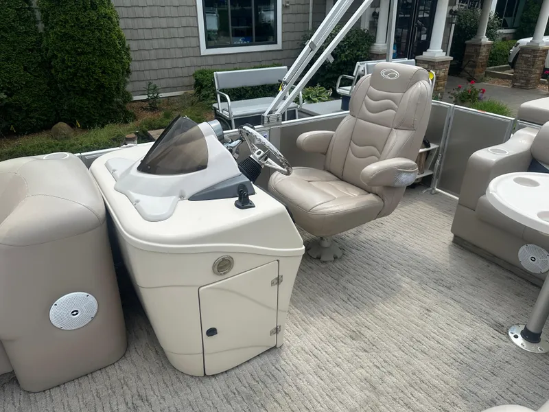 Slide: The Image of 2010 Crest II LM 22 boat interior with captain's chair and control console. - 6