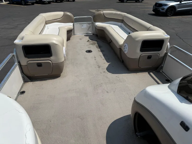 Slide: The Image of 2000 Sun Tracker PARTY BARGE 25 pontoon boat with spacious seating and open deck. - 17